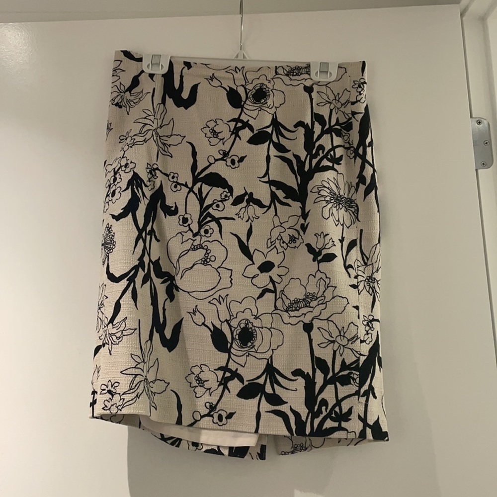 Ann Taylor skirt - great condition!